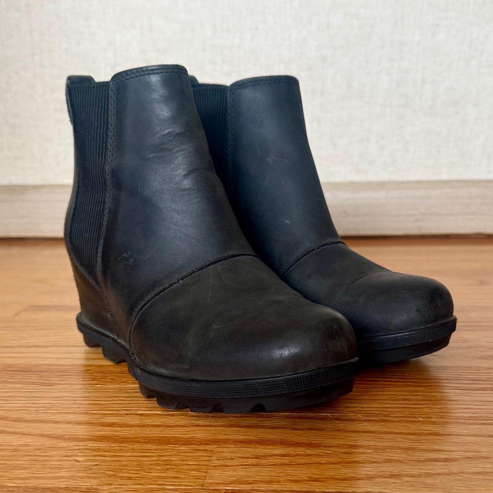 Sorel Black Waterproof Wedge Chelsea Boots Lug Sole Women’s Size 8